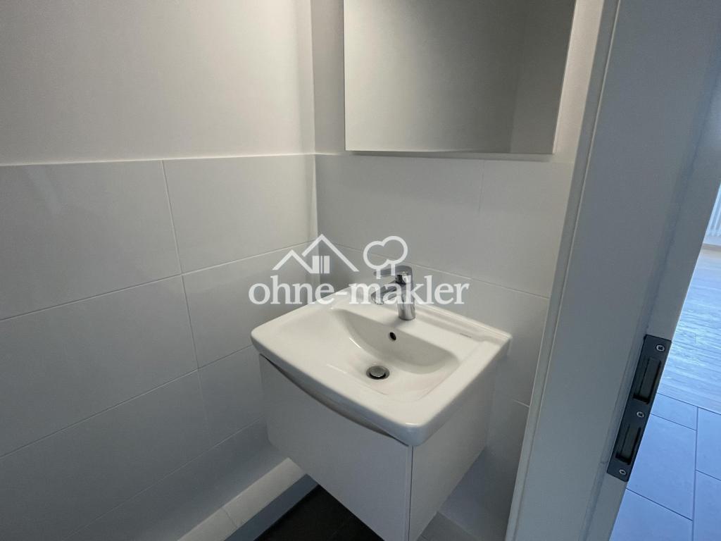 Frisch sanierte 3-Zimmer Wohnung mit großem Balkon und Aussicht! Sofort frei - Photo 3