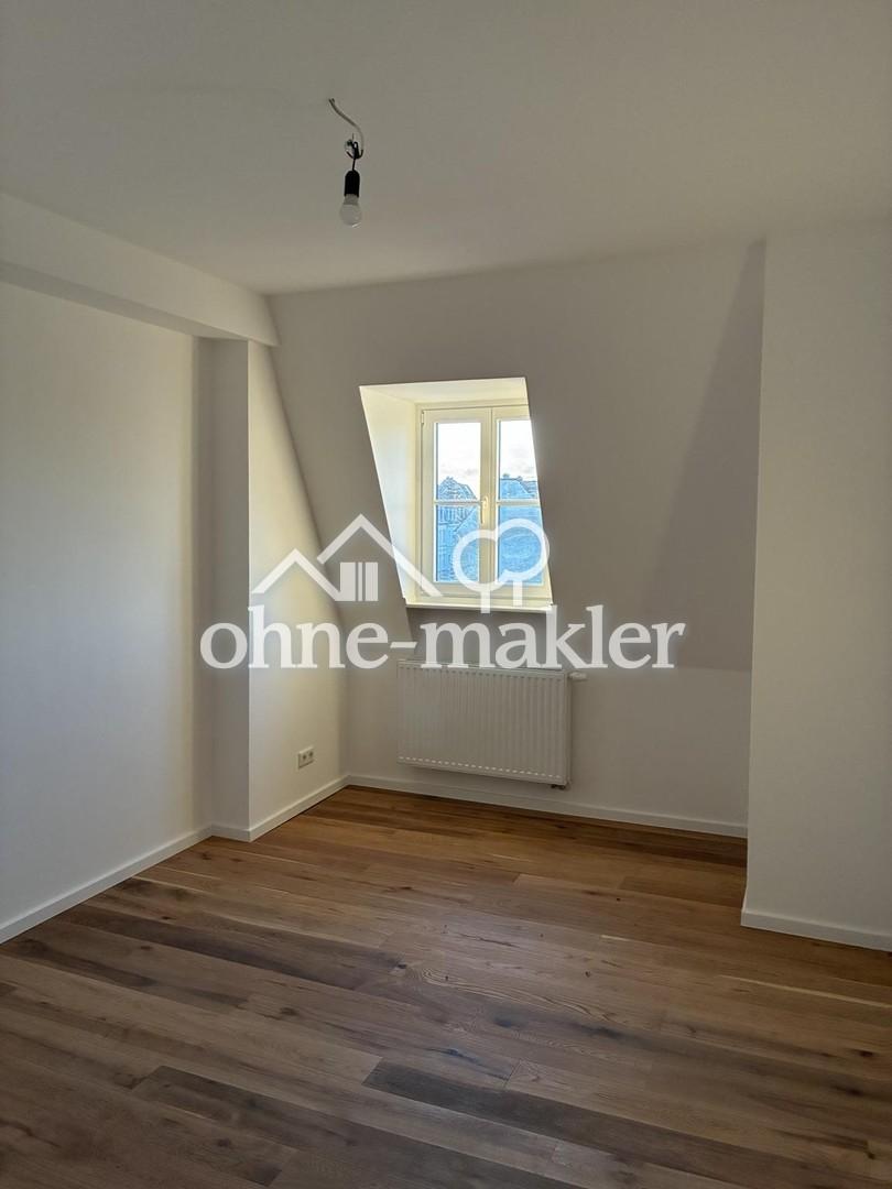 Erstbezug nach Kernsanierung: 4-Zimmer-Maisonette mit Loggia im wunderschönen Baudenkmal - Photo 2