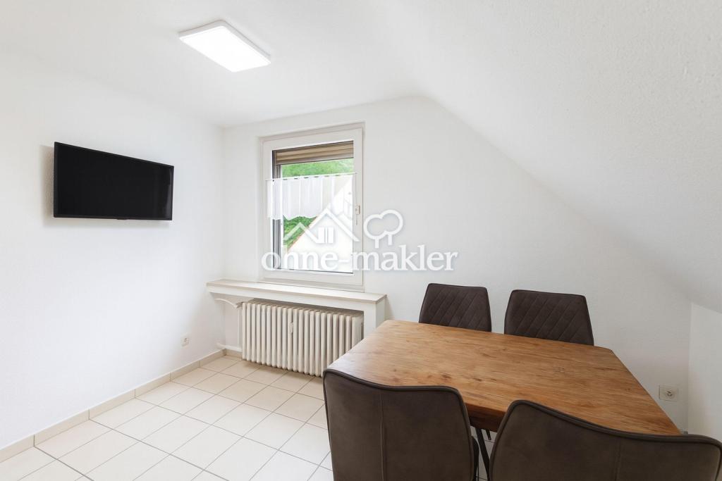 Helle 3-Zimmer-Dachgeschosswohnung mit ca. 100 m² – für Familie oder WG - Foto 3