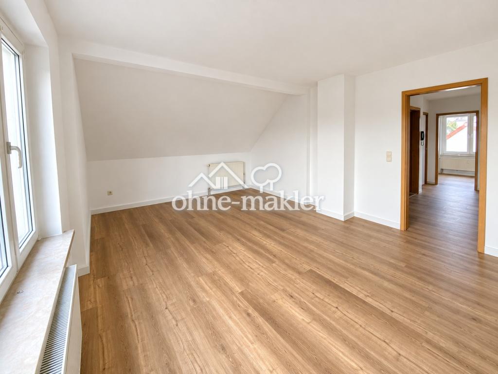 Frisch renovierte 3,5-Zimmer-Dachgeschosswohnung in Langenbernsdorf – sofort verfügbar - Photo 4