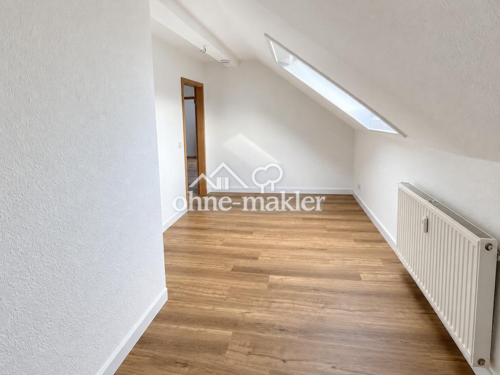 Frisch renovierte 3,5-Zimmer-Dachgeschosswohnung in Langenbernsdorf – sofort verfügbar - Photo 5