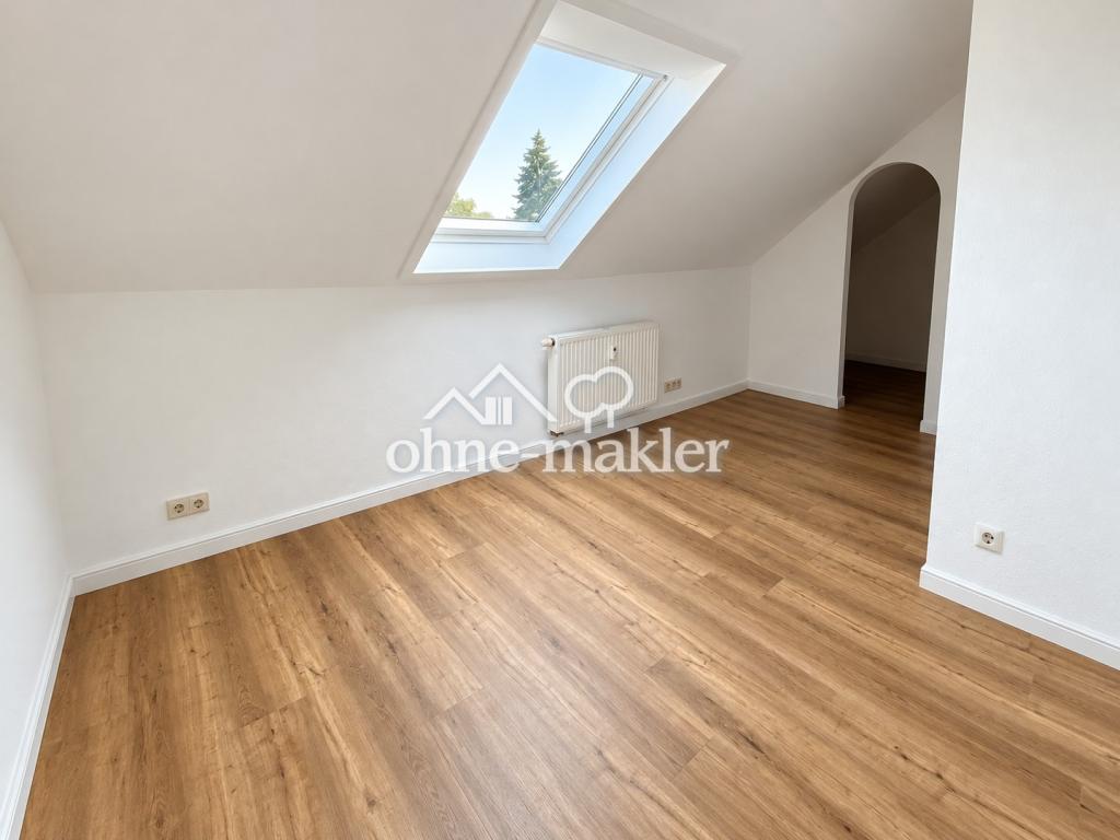 Frisch renovierte 3,5-Zimmer-Dachgeschosswohnung in Langenbernsdorf – sofort verfügbar - Photo 3
