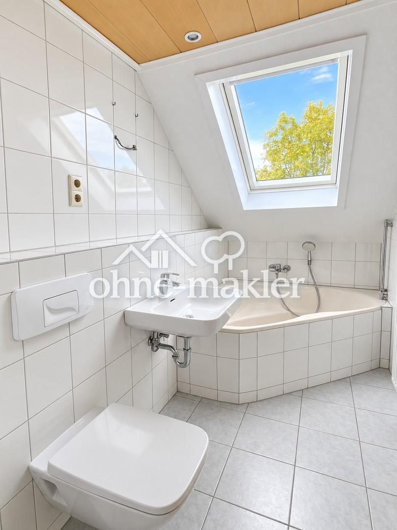 Frisch renovierte 3,5-Zimmer-Dachgeschosswohnung in Langenbernsdorf – sofort verfügbar - Photo 1