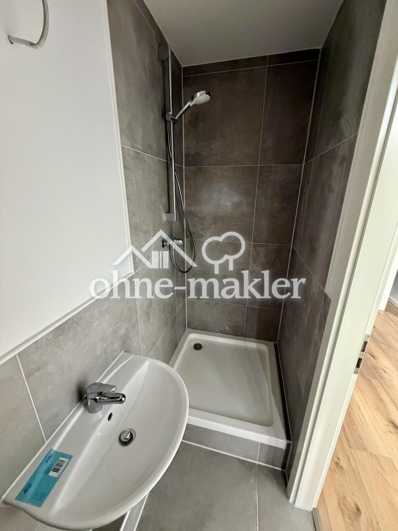 Frisch kernsanierte 2-Zimmer-Wohnung mit Balkon & Fußbodenheizung in Ratingen-Zentrum - Photo 1