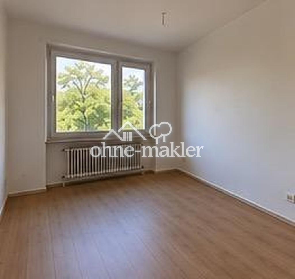 Großzügige, renovierte 3-Zimmer-Wohnung mit Balkon & Fahrstuhl + TG-Stellplatz - Photo 5