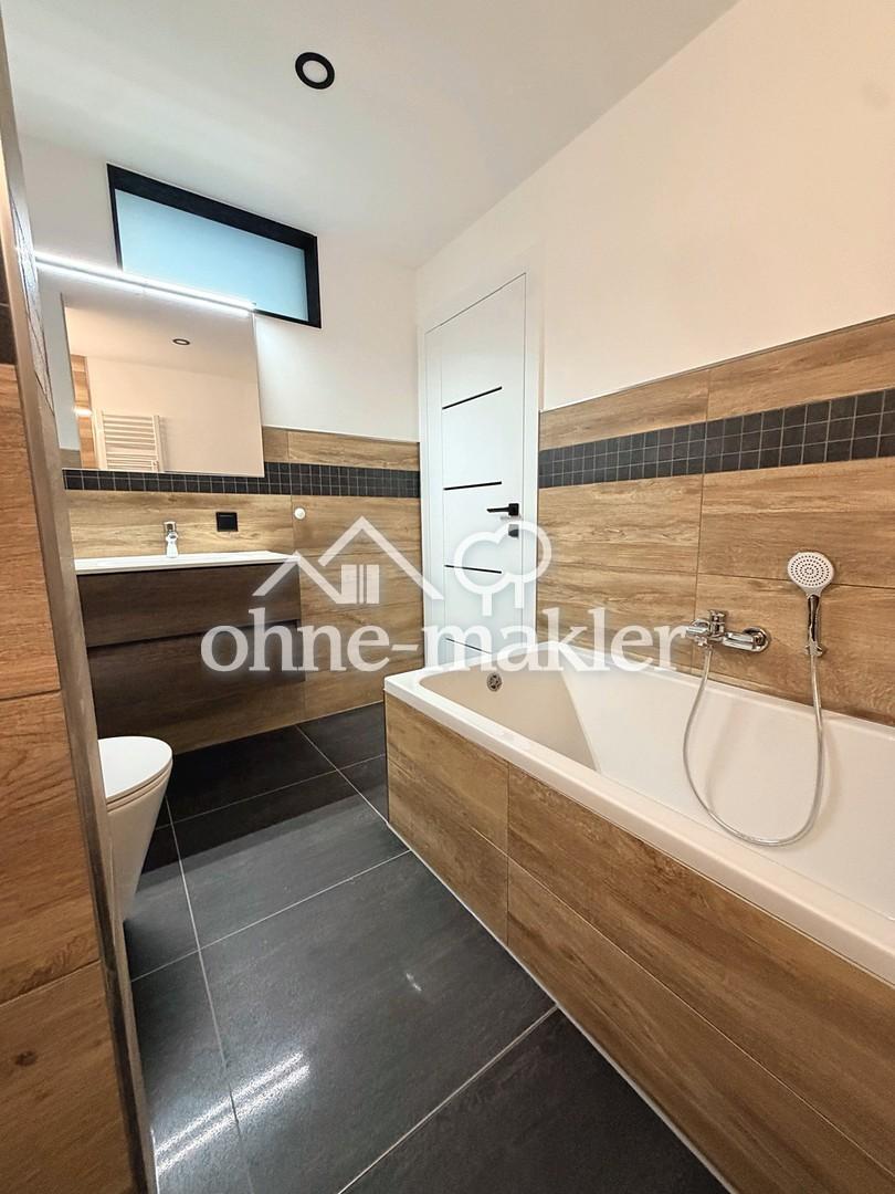 Erstbezug nach Kernsanierung – Exklusive Maisonette mit Galerie, 2 Bädern & Balkon - Photo 2