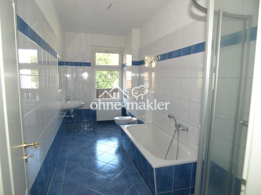 Scöne 2 Raum WE, super Lage 1 OG, Tageslichtbad, großer Balkon, Küche Balkonzugang - Photo 1