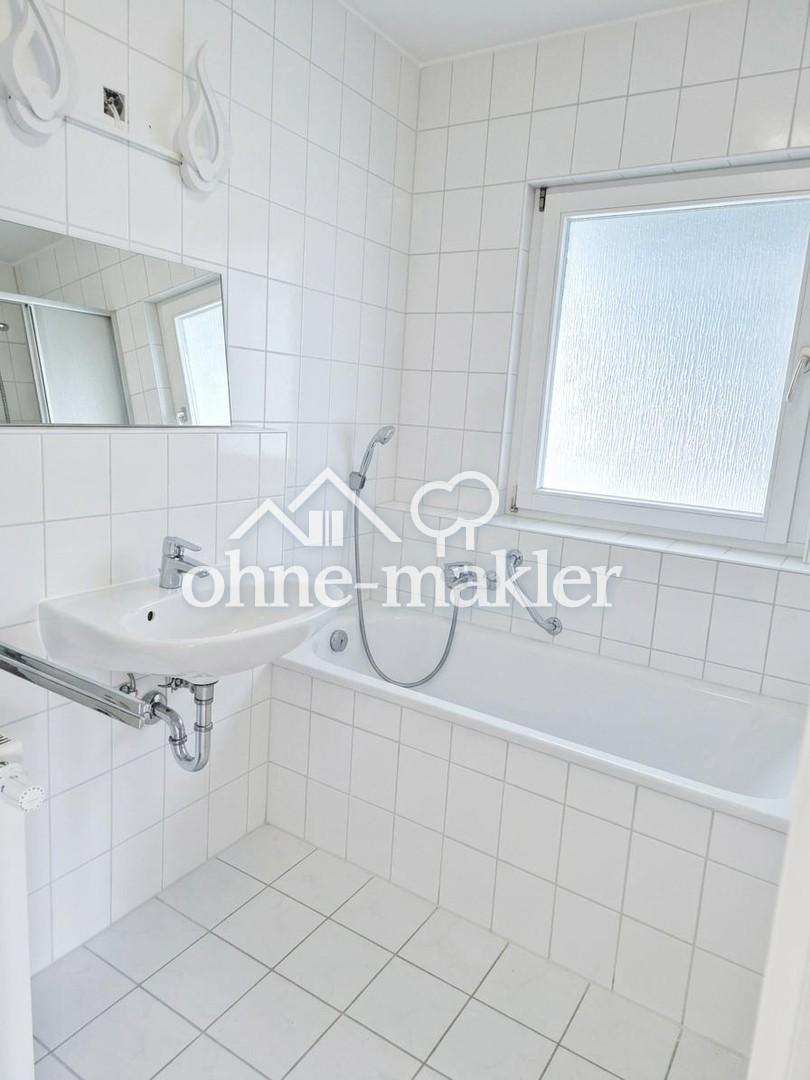 Helle 2-Zimmer-Dachgeschosswohnung mit Balkon, Einbauküche & TG-Stellplatz - Foto 5