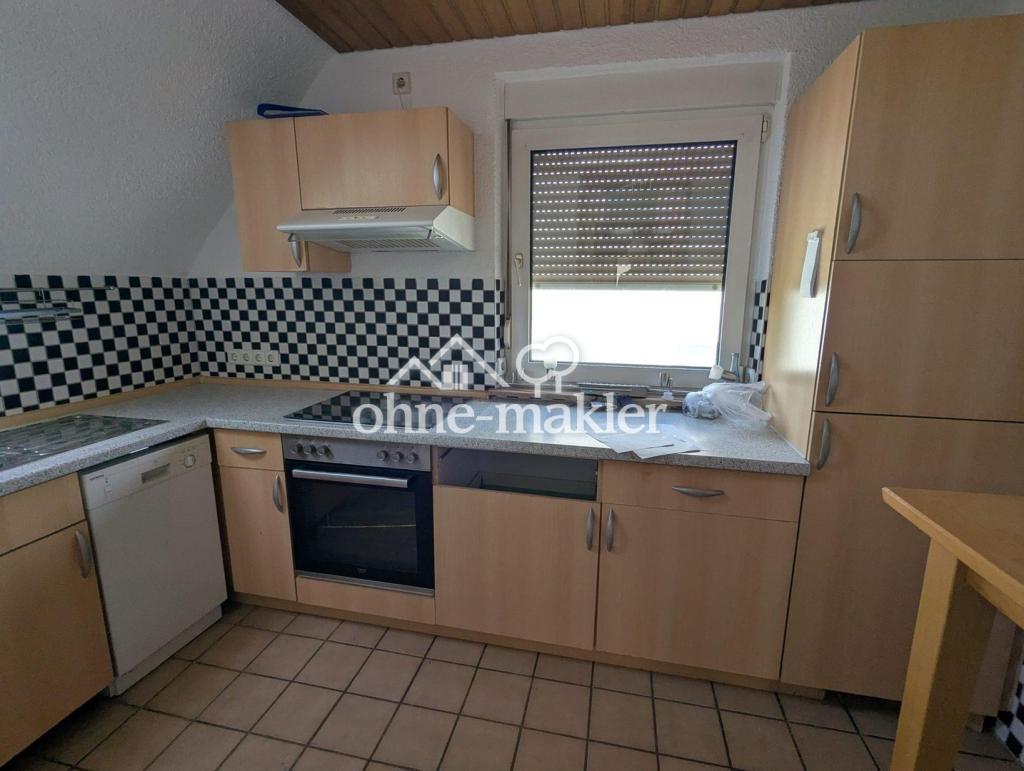 WG-geeignete 4-Zimmer-DG-Wohnung mit Balkon, 2 Bädern & EBK – Stuttgart-Bad Cannstatt - Foto 2