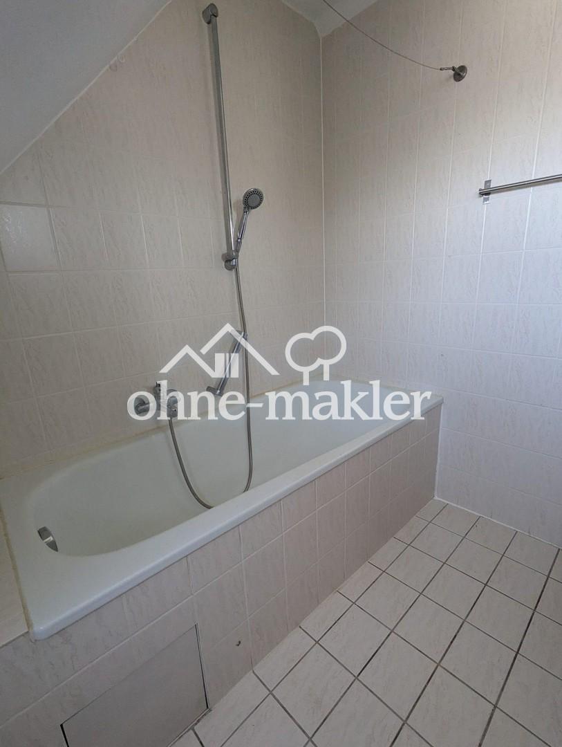 WG-geeignete 4-Zimmer-DG-Wohnung mit Balkon, 2 Bädern & EBK – Stuttgart-Bad Cannstatt - Foto 5