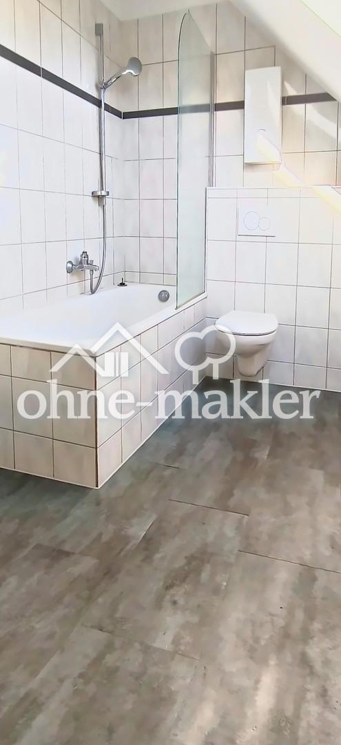 Über den Dächern von Merscheid: 3-Zimmer-Wohnung mit großer Dachterrasse & Spitzboden - Photo 2
