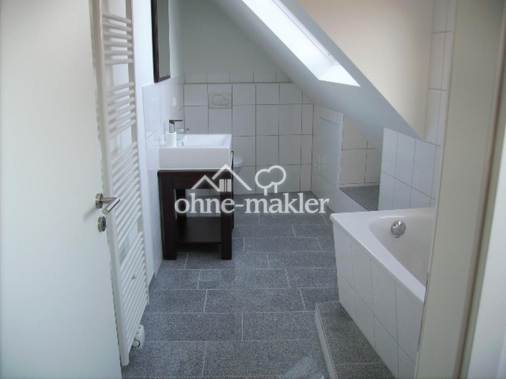 zentral gelegene Dachgeschosswohnung im kernsanierten Haus - Photo 2