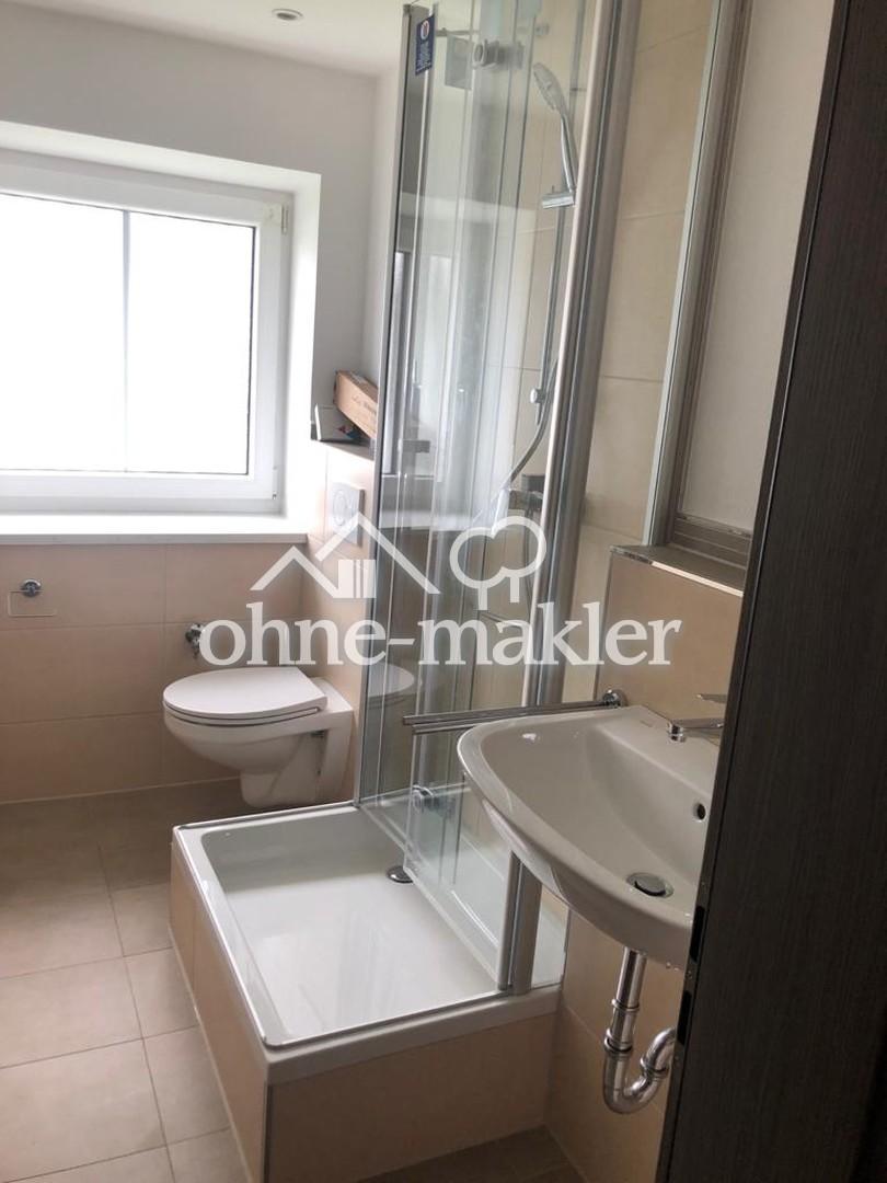 Lichtdurchflutete und neu renovierte 3,5-Zimmer Wohnung mit Terrasse und EBK - Nr. 4 - Photo 3