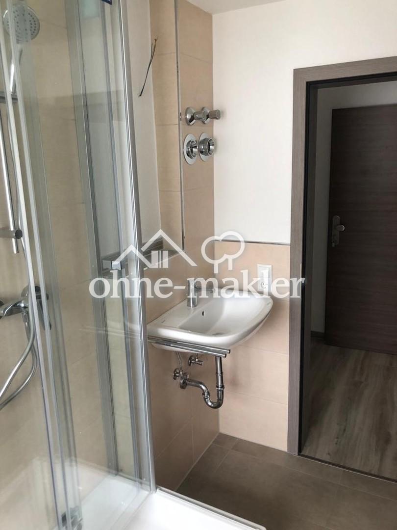 Lichtdurchflutete und neu renovierte 3,5-Zimmer Wohnung mit Terrasse und EBK - Nr. 4 - Photo 2