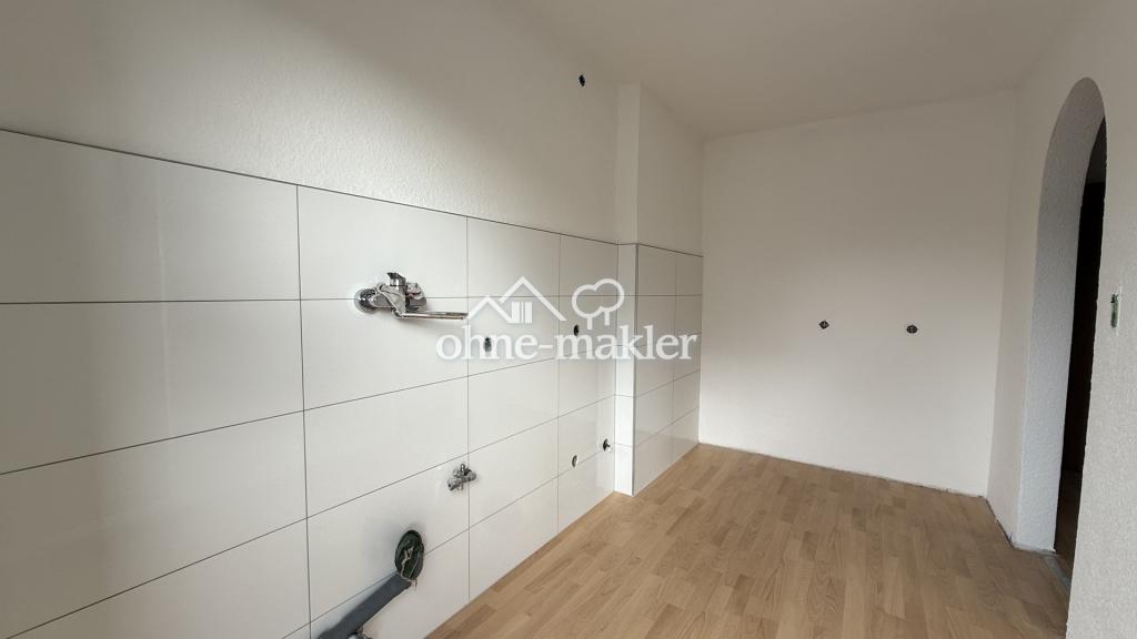 Frisch renoviert & Fernwärme: 2-Zimmer-DG-Wohnung mit Südbalkon und Feldblick in Brühl-Rohrhof - Photo 1