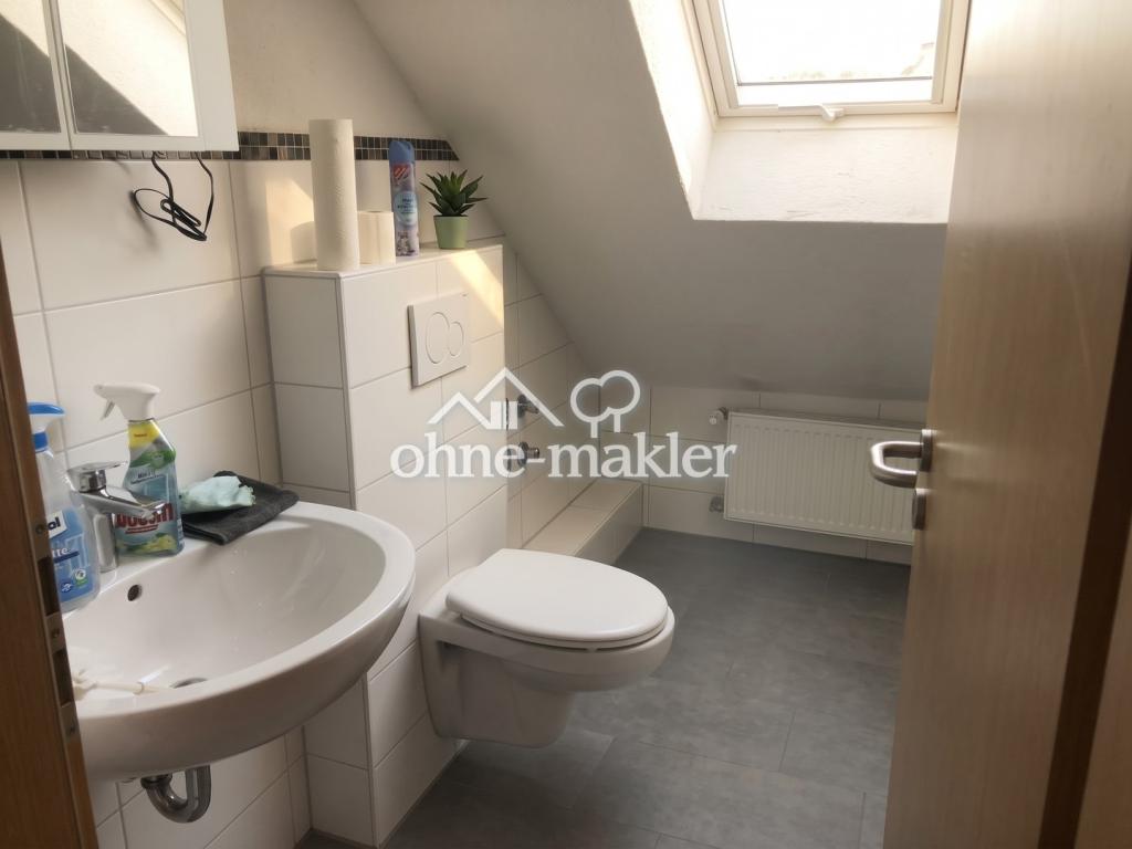 Frisch renoviert & Fernwärme: 2-Zimmer-DG-Wohnung mit Südbalkon und Feldblick in Brühl-Rohrhof - Photo 2