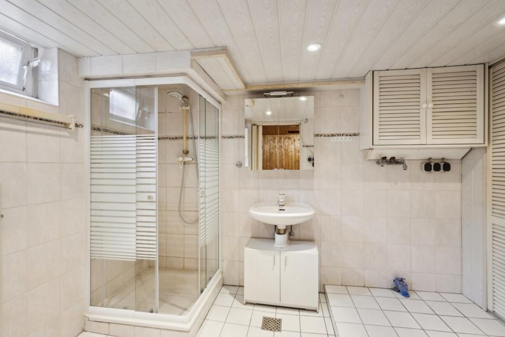 Waschküche mit Dusche / Heizung