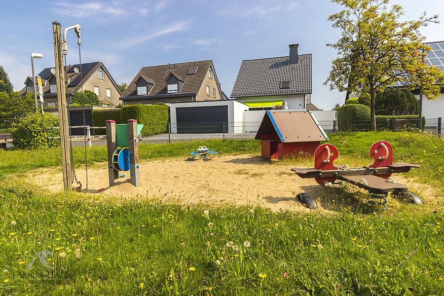 Angrenzender Spielplatz