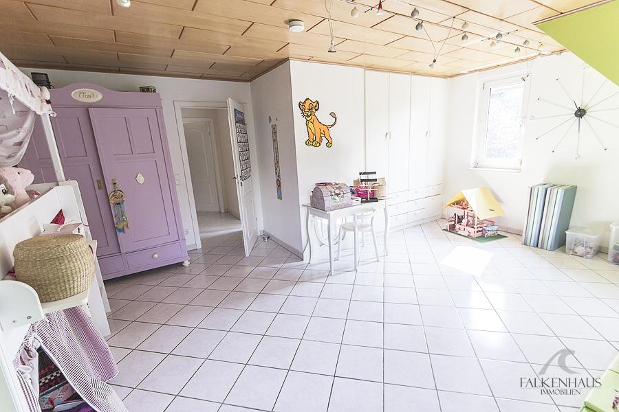Sehr großer Kinderschlafraum im Obergeschoss