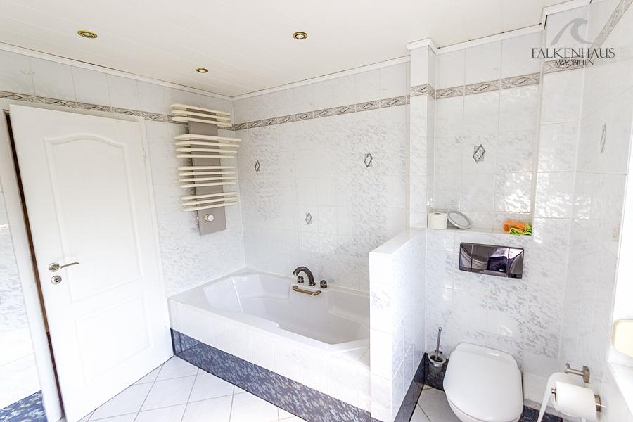 Badewanne zum Entspannen vorhanden