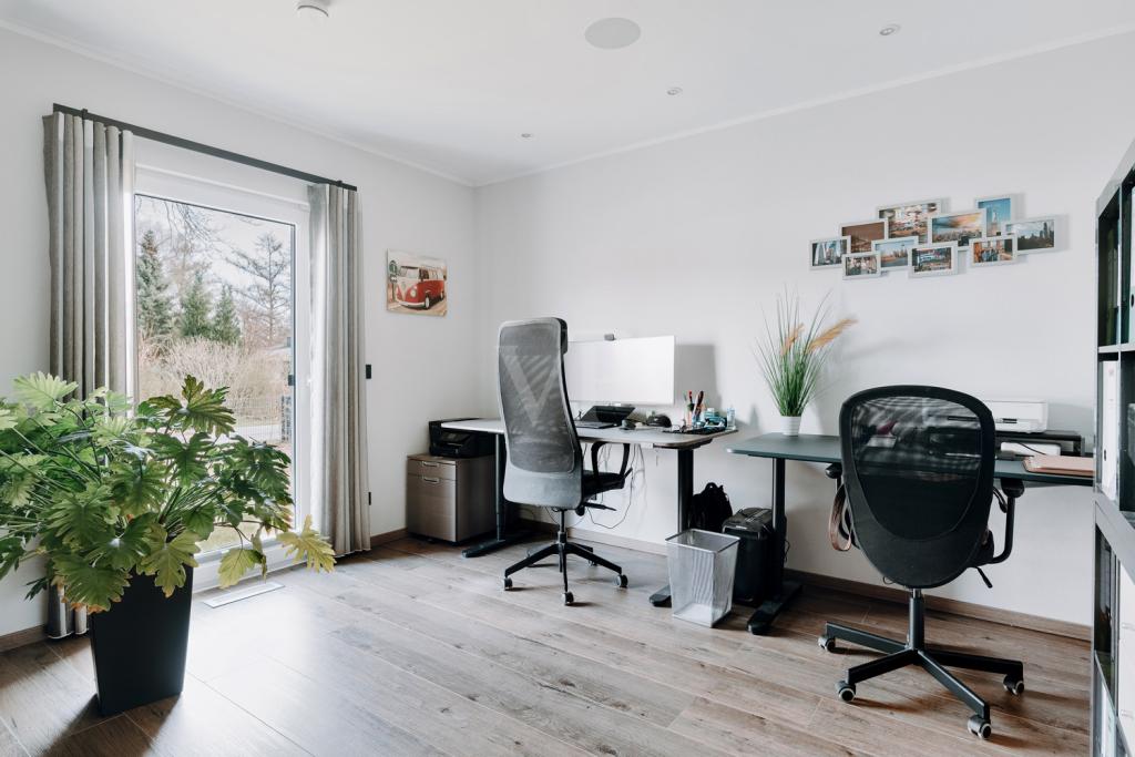 Helles Arbeitszimmer – ideal für produktives Arbeiten von Zuhause