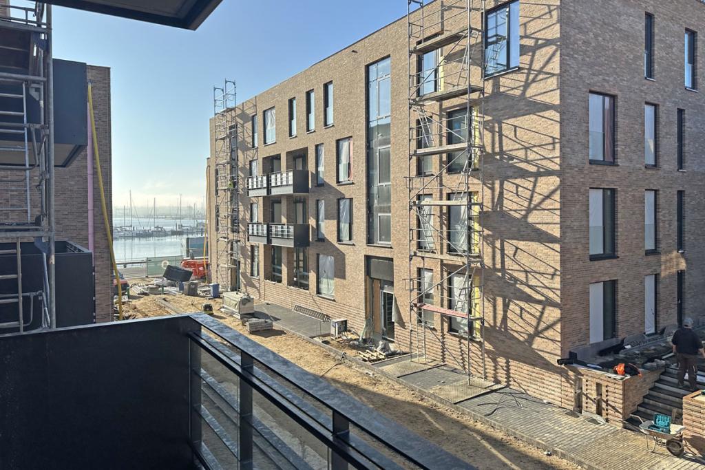 Loogia Blickrichtung Yachthafen