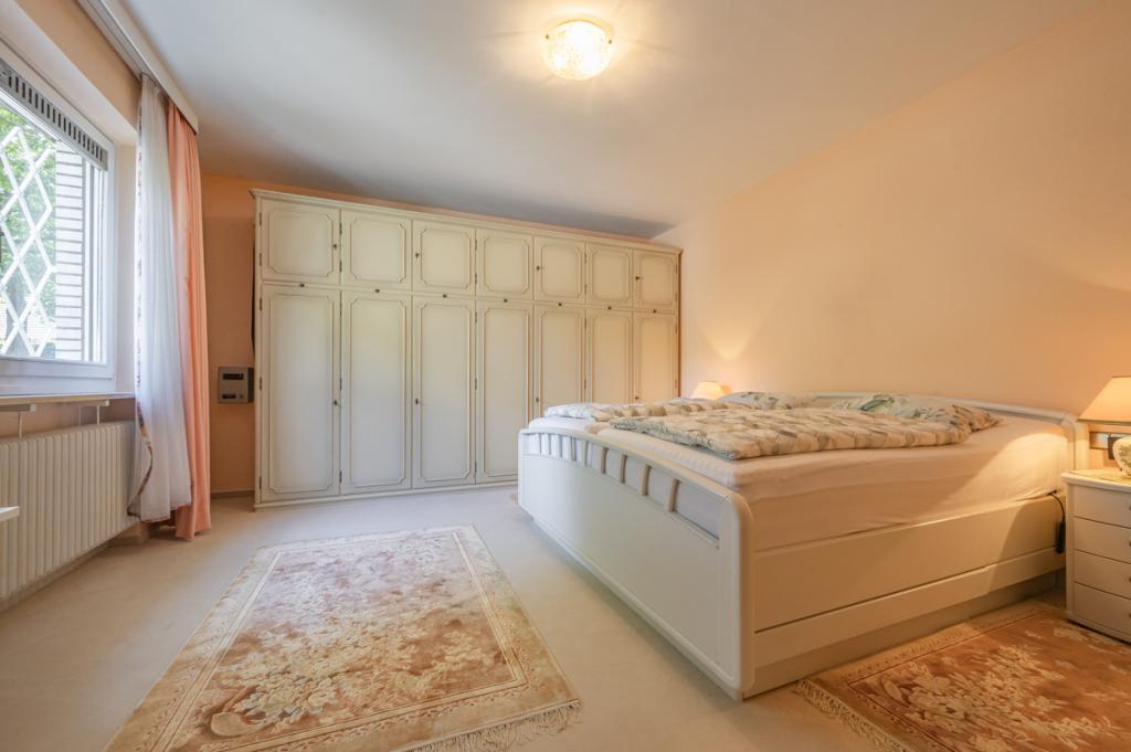 Schlafzimmer 1