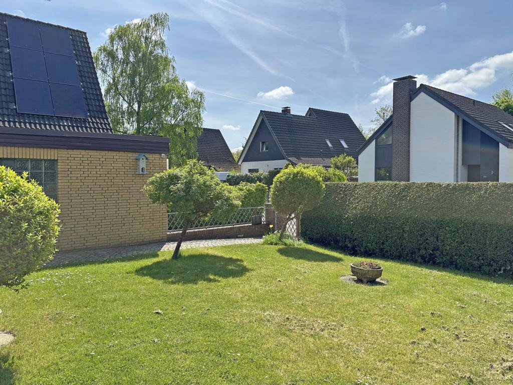 Vorgarten und Garage