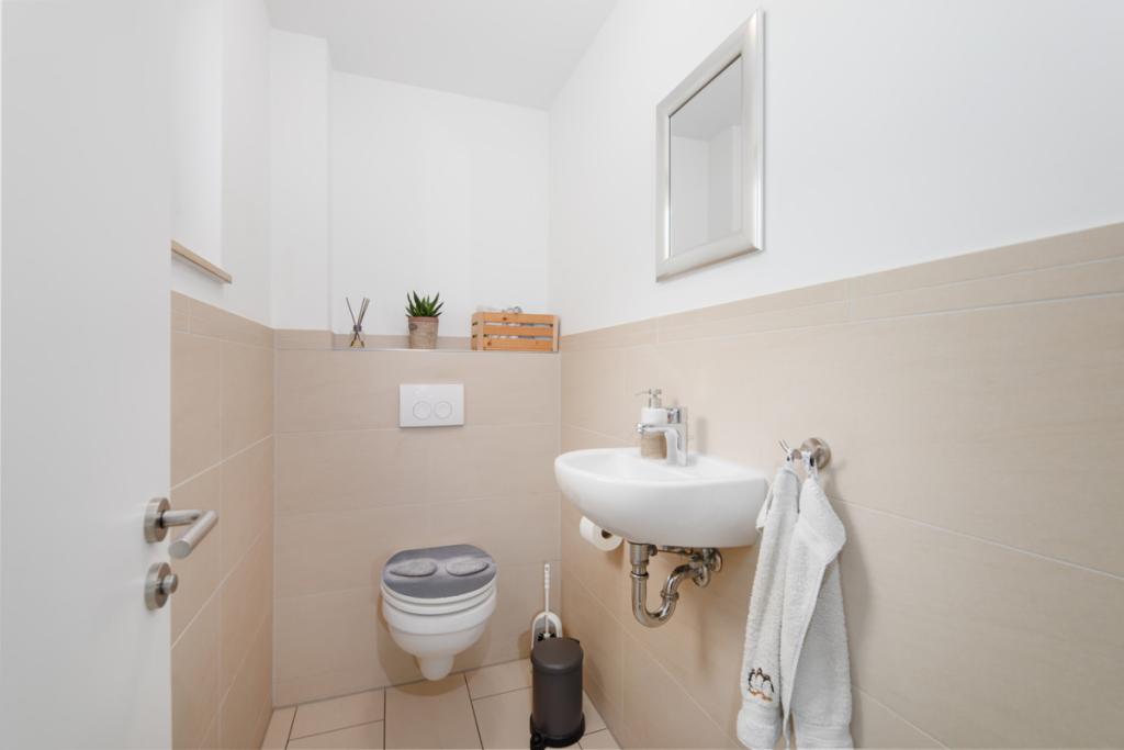 Separates WC EG Hinterhaus