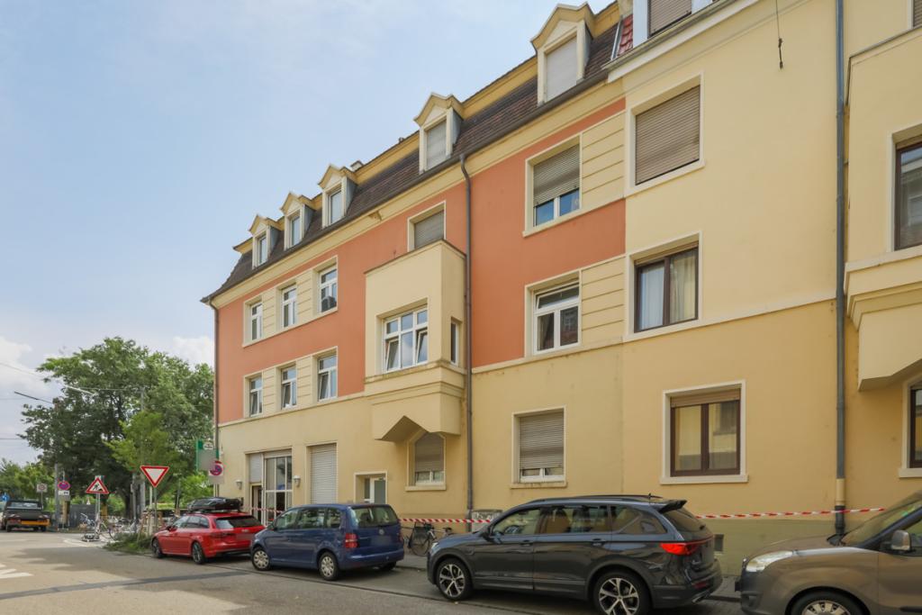 Hausfront 1