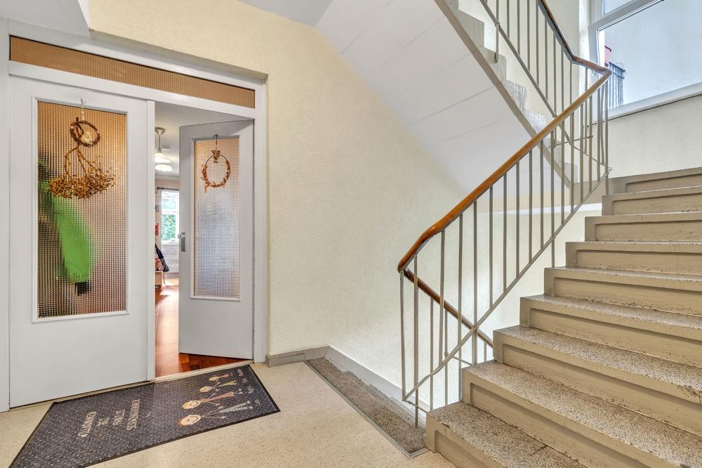 Wohnungseingang - Treppenhaus