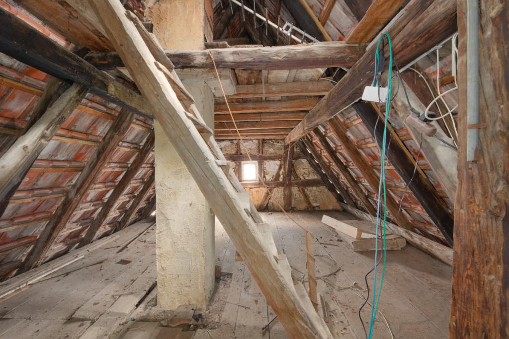 Unausgebauter Dachstuhl