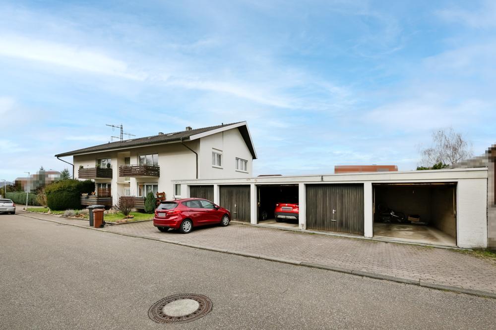 Straßenansicht-Garagen