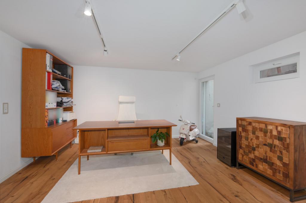 Büro / Hobbyraum UG