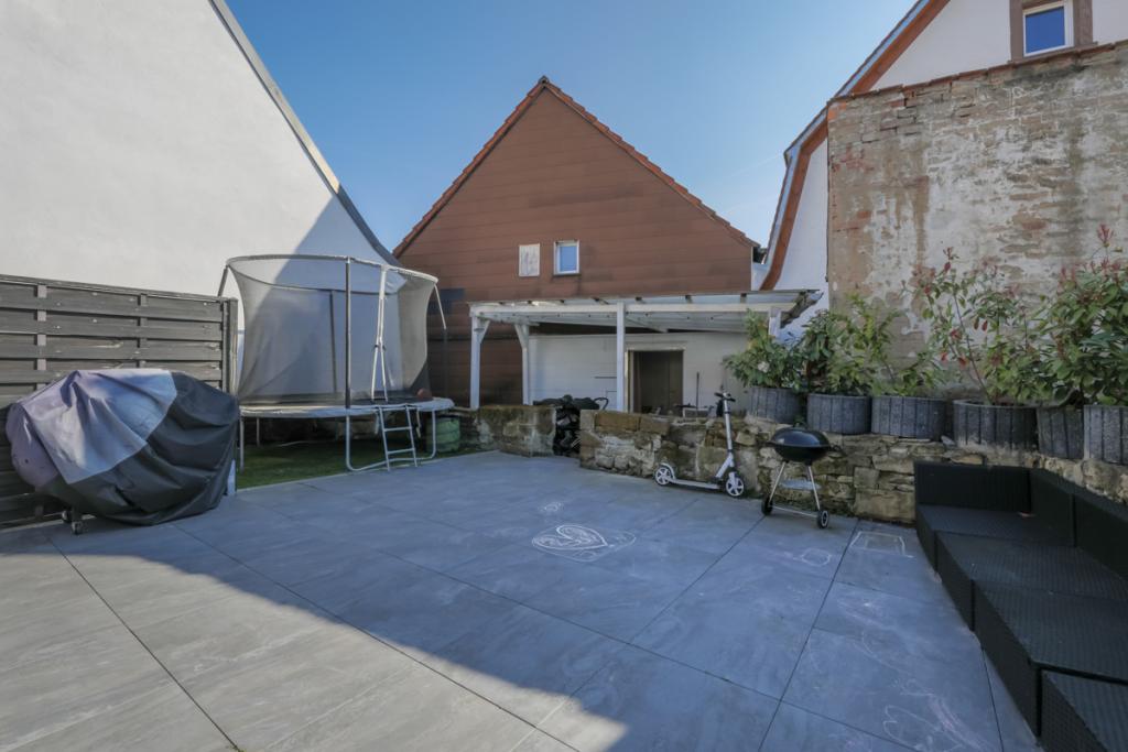 Rückansicht und Terrasse