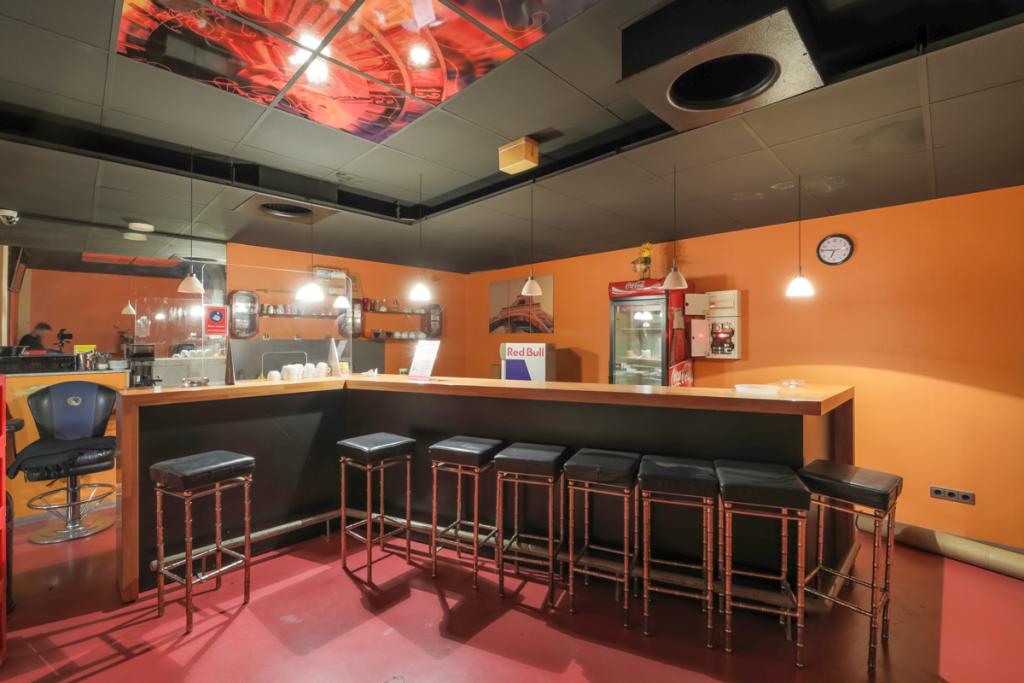 Bar Spielhalle UG