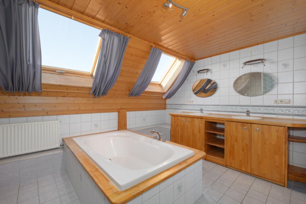 Badezimmer DG