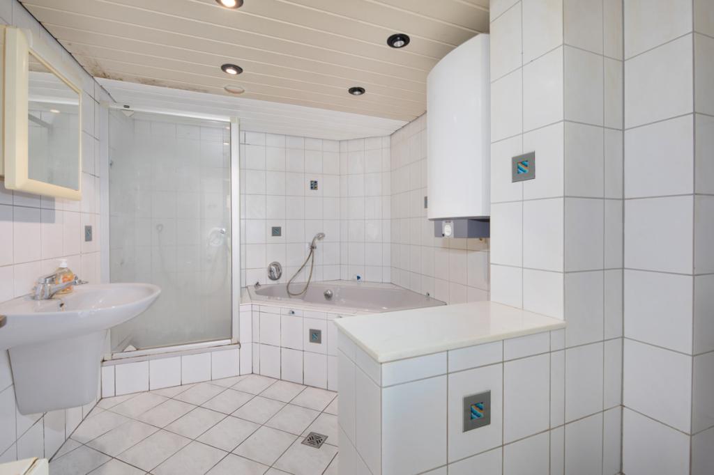 Badezimmer EG Vorderhaus