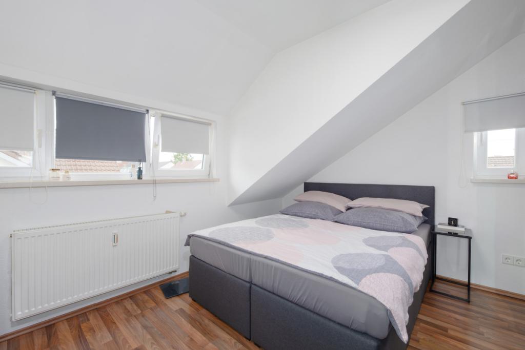 Schlafzimmer DG
