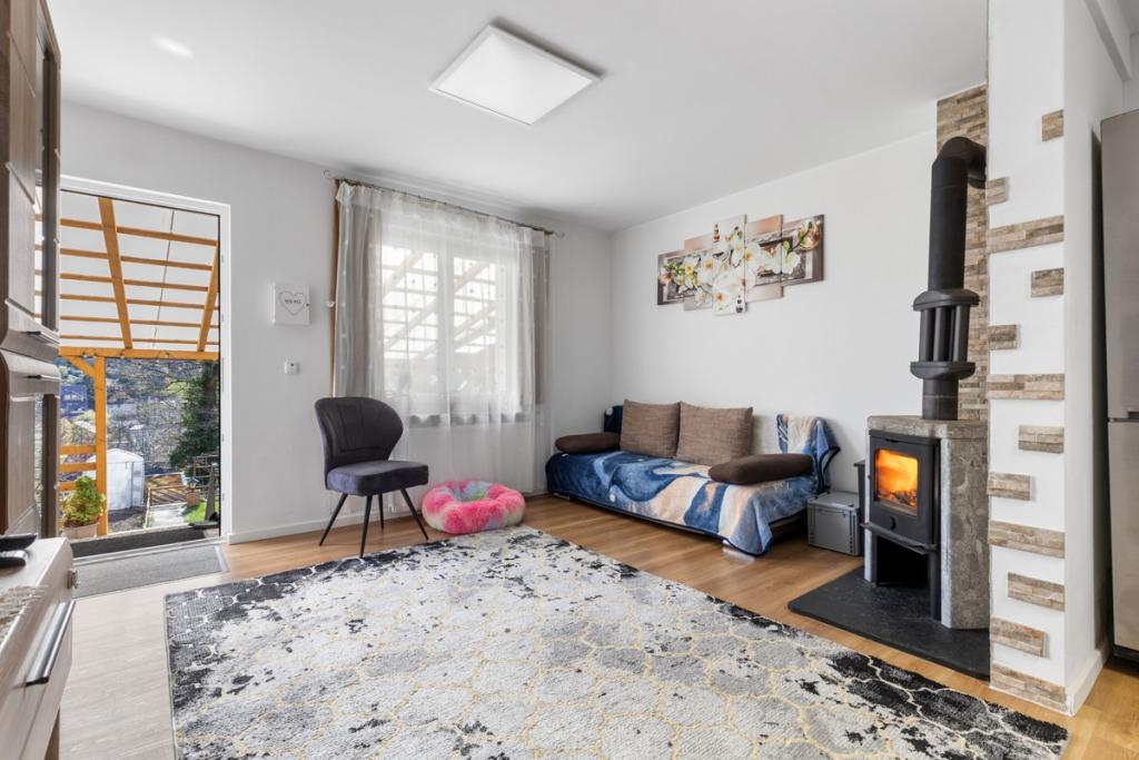 Wohnzimmer mit Ausgang Terrasse