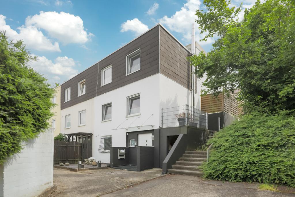 Straßenansicht (Fenster UG, ZG2 und ZG3)