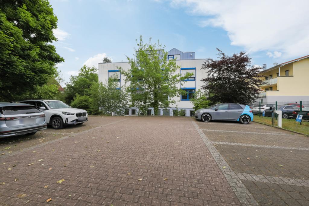 Parkplätze mit Elektro-Ladestation