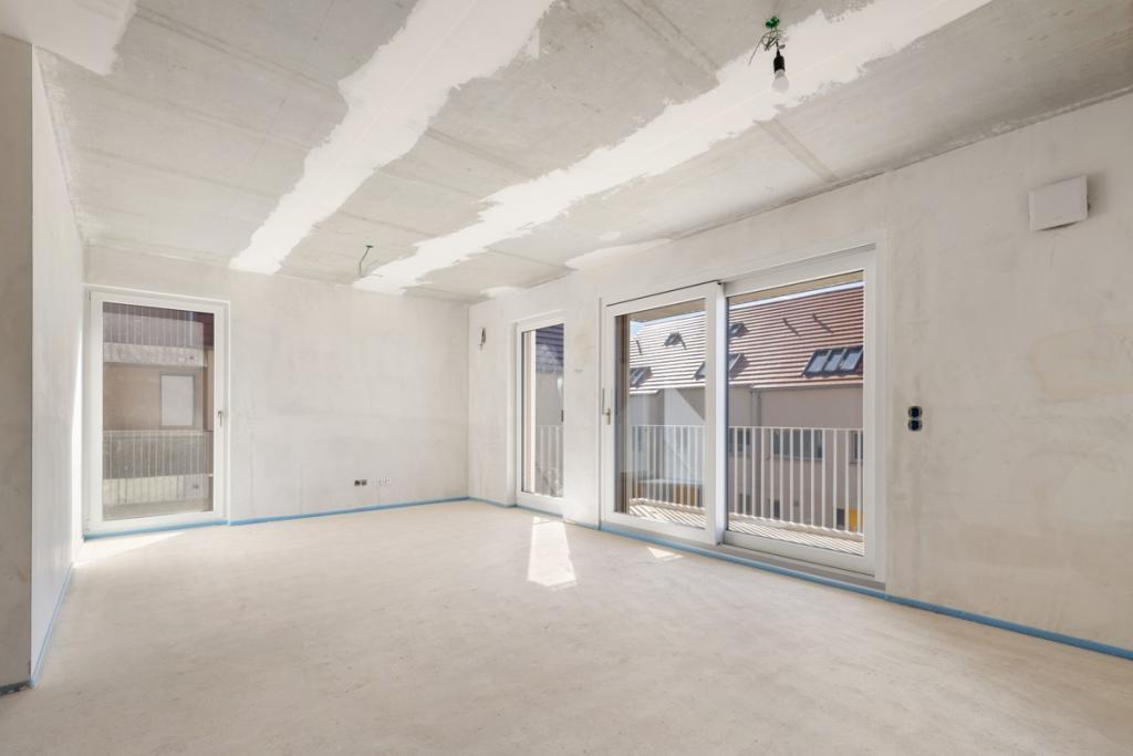 Wohn-und Esszimmer mit Zugang zum Balkon Einheit Nr. 2 