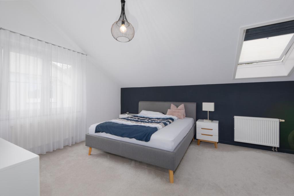Schlafzimmer DG