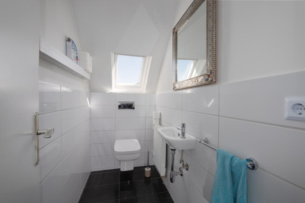 Helle Dachgeschosswohnung mit Einbauküche und Stellplatz - Foto 4
