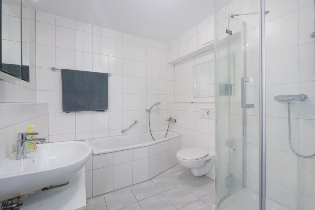 Exklusives Wohnen am Heidesee – stilvolle 3-Zimmer-Wohnung mit zwei Balkonen - Photo 3