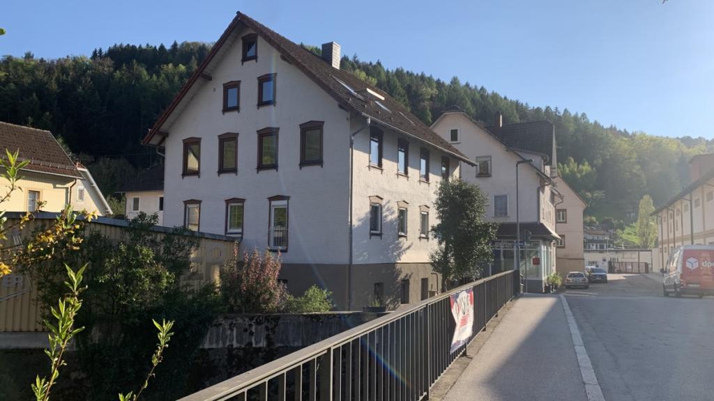 Familienglück auf zwei Ebenen – mit hochwertiger Einbauküche! - Foto 2