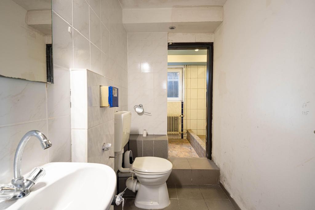 Toilette / Umkleide UG