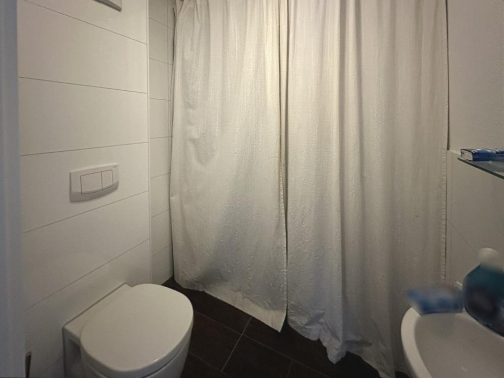 Gäste-WC mit Dusche