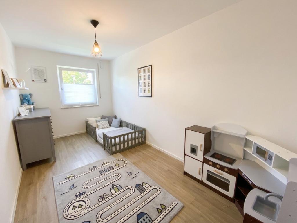 NEUWERTIGE 3-Zimmer-Wohnung mit Garage und Kfz-Stellplatz in ruhiger Siedlungslage in Taufkirchen! - Foto 3